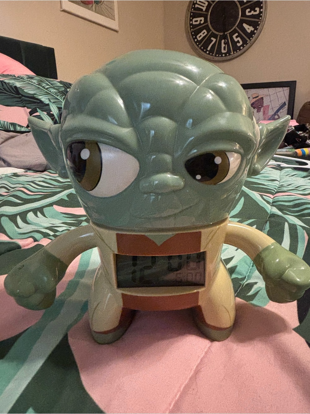 Star Wars Green Yoda Digital Clock Figurine